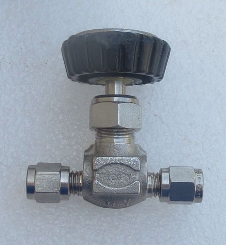 Hoke Gyrolok  1/8&#034;  Stainless Steel Needle Valve 3712G2Y