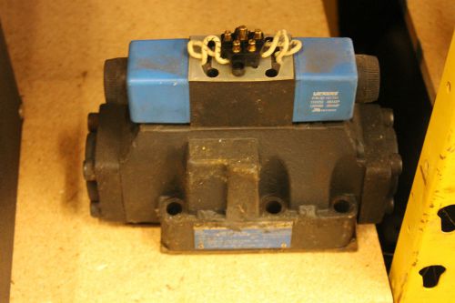 Vickers dg5s-8-2n-m-fpbwl-b5-30 directional control valve new for sale