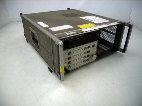 HP Synthesized Signal Generator 8660D Powers On Center Frequency OPT 001,3,5,100