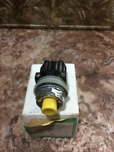 GENERAL ELECTRIC CR104A8104 PUSHBUTTON Yellow CR104A 8104