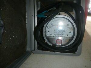 Dwyer Magnehelic Pressure Gauge , 2000-00c 2000-00 c with case