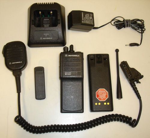 Motorola mts2000 uhf 450-520mhz top display frs/gmrs hand held radio 20 avail. for sale