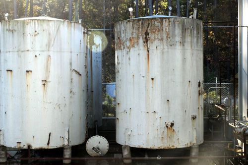 3500(approx.) Gallon Carbon Steel Cone Bottom Vertical Storage Tank USED