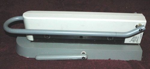 IBICO EB-19 Manual Punch &amp; Binding Machine System Plastic &amp; 113 plastic combs