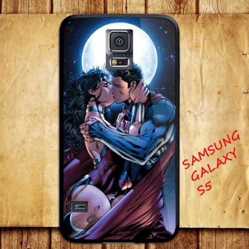 iPhone and Samsung Galaxy - Kissing Art Superman and Wonder Woman Awesome - Case