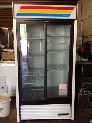 True GDM-33 Glass 2-Door Commercial Merchandiser Refrigerator Cooler GDM33