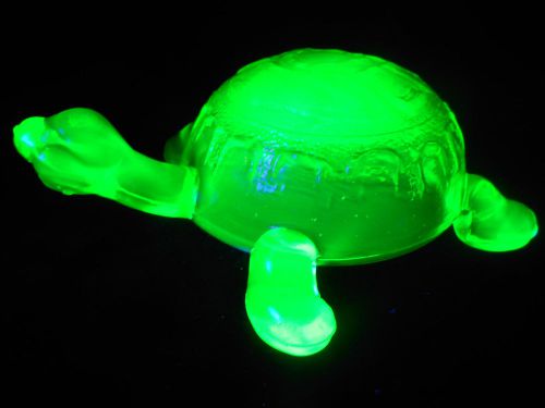 Green Vaseline glass Turtle firgurine uranium yellow art sea glows canary Ocean