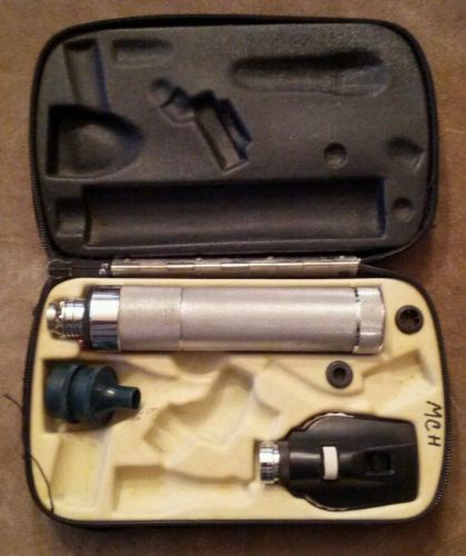 Welch Allyn Ophthalmoscope 11620 with 71050 Handle &amp; Damaged Case *No Battery