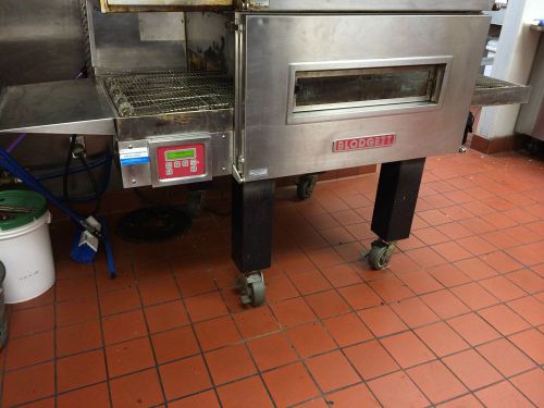 Blodgett sg2136 conveyor oven natural gas.  just cleaned and in use.  see video. for sale