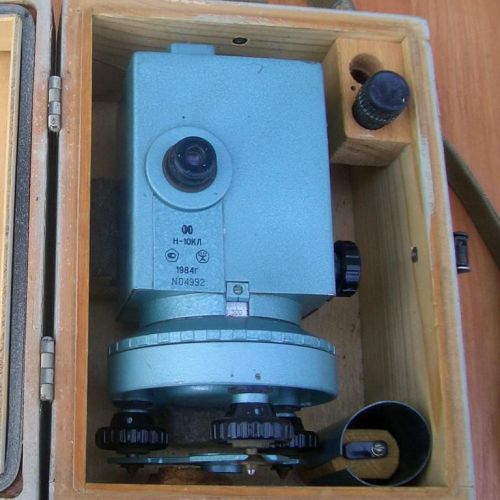 The theodolite (Leveling instrument) N-10kl in the transport box