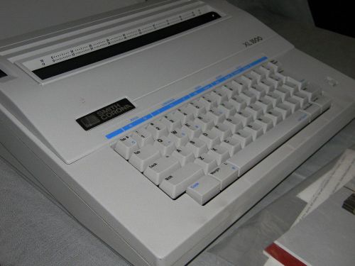 Smith Corona XL1500 Electric typewriter-Hard Plastic Dust Cover - Hardly used