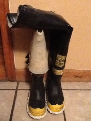 Firefighting boots 3/4 length great for snow, washing the dog or car $20.00!!!!!