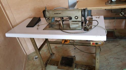 VINTAGE International Sewing Machine