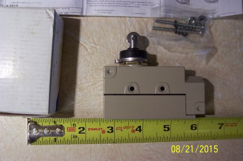 OMRON ZE-N22-2 ROLLER ACTUATED LIMIT SWITCH, 15 AMP, 250 0R 480 VAC, 1/2&#034;CONNECT