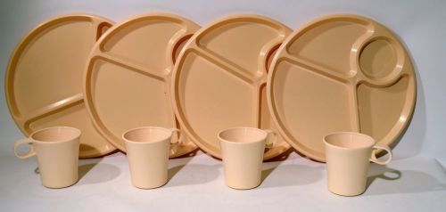 Set of 4 Vintage 1960&#039;s Divided Lunch Serving Plastic Tray with 4 Deka Cups