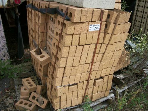 3 Hole Common Brick 950 Bricks 7 3/4 x 3 1/2 x 2 1/4 Building construction mater