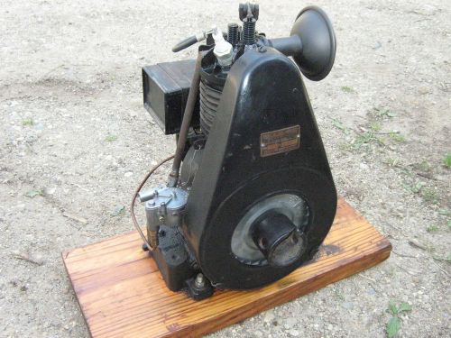 Old Antique Briggs &amp; Stratton Gas Engine Model FHI