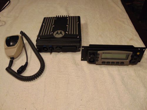 Motorola xtl5000 w/ radio head, mic. 800mhz m0urs9pw1an two way radio for sale