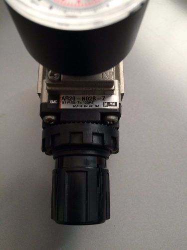 BRAND NEW SMC AR20-N02B-Z WITH ATTACHED PSI GUAGE 0-160