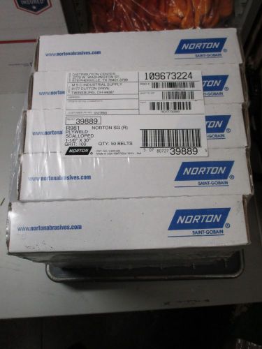 Lot of 50 Norton R981 1-1/8&#034; x 30&#034; Scalloped 100 Grit Sanding Belts NEW USA