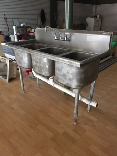 Commercial Kitchen Stainless Steel Three Compartment Sinks Table W/ Backsplash