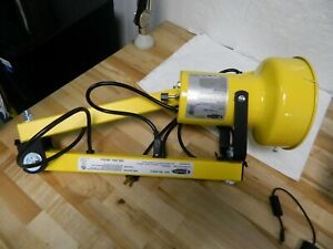 Fostoria 40&#034; Reach Incandescent Loading Dock Light 90 Watts 115V DKL-40VA-A