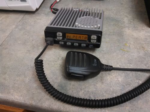 Icom IC-F420 Land Mobile Radio UHF 32ch 35 Watt with Mic and New Pwr Cord