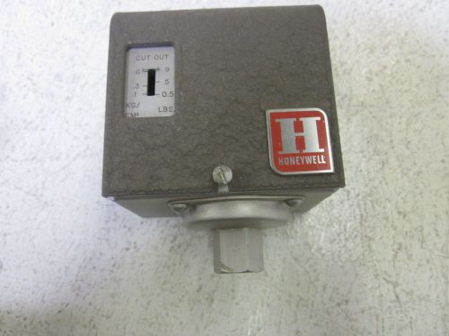 HONEYWELL PA404B 1023 PRESSURE CONTROLLER *NEW OUT OF A BOX*