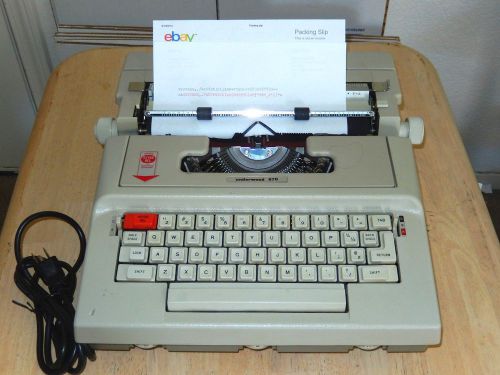 Underwwod 670 Electric Typewriter with case --All keys tested