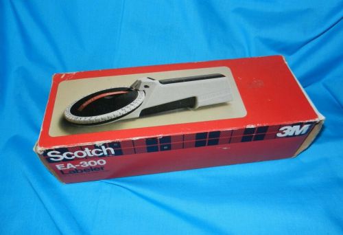 NEW IN BOX- Scotch EA-300 LABELER Label Maker  W/ EXTRA GREEN LABEL ROLL