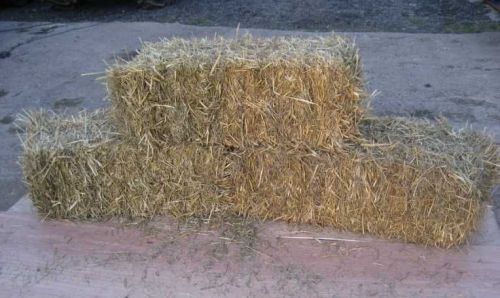 2014 Wheat Straw Bales in Small / Conventional Bale Size. **FREE DELIVERY**