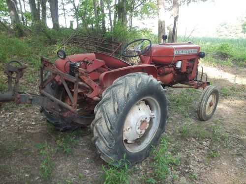 Allis Chalmers D-10 In good shape with a rear scraper blade and plow..NICE!!