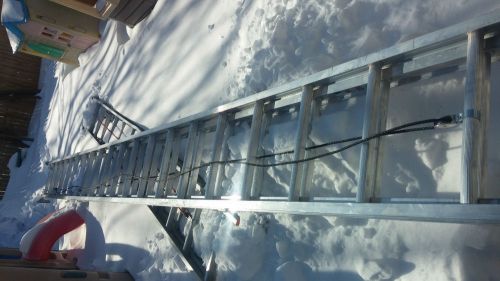 Louisville extension ladder 40&#039; aluminum model ae1240 made in octuber 2014 for sale