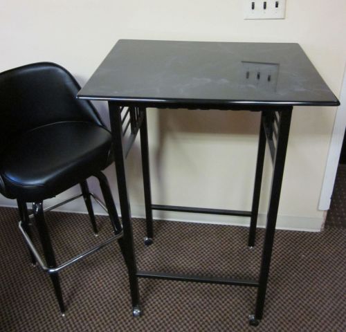 Geometric table with bucket seat