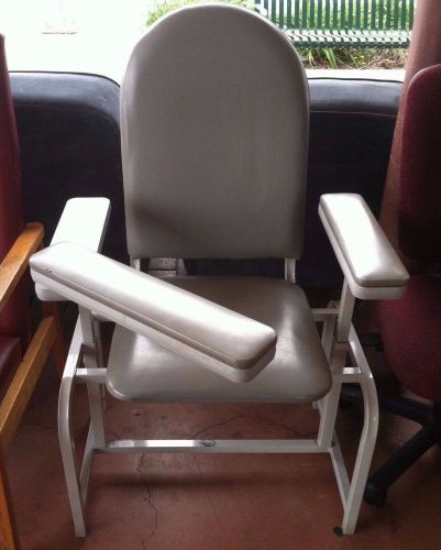WINCO 573 Padded Blood Drawing Phlebotomy Chair w/ Adjustable Arms