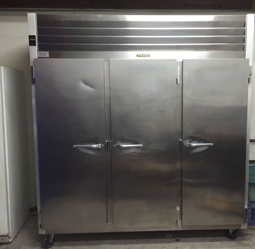 Traulsen 3 door freezer, working condition, removable bun pan racks