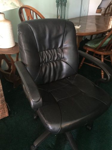 Leather Computer Chair w/ Wheels (Black)