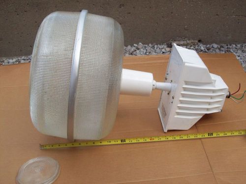 HOLOPHANE INDUSTRIAL WAREHOUSE LIGHT FIXTURE 18&#034; X 10&#034; GLOBE 28&#034; TALL FIXTURE