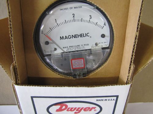 DWYER 2004 MAGNEHELIC PRESSURE GAUGE *NEW IN A BOX*