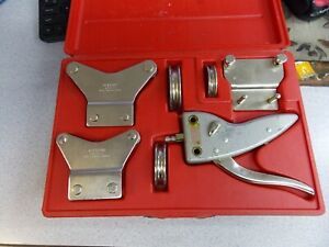 ROBINAIR METAL TUBE BENDER IN CASE