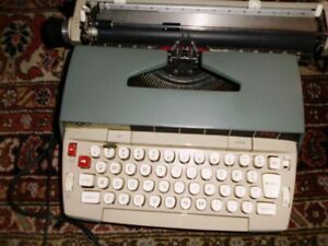 Electric Typewriter, Works Well
