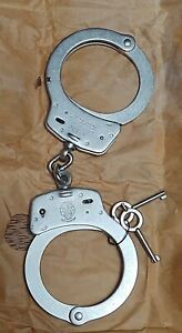 Smith &amp; Wesson M100 Double Lock Handcuffs - Nickel