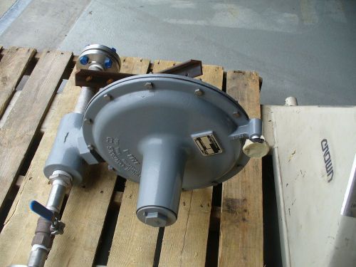 Fisher controls type y692 gas blanketing regulator for sale