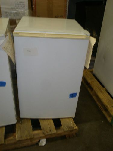 FISHER SCIENTIFIC UNDERCOUNTER FREEZER 97-926-1 TESTED AT 1 DEGREE