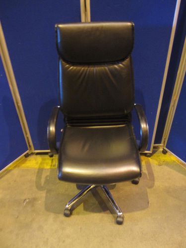 Comforto black leather swivel chair for sale