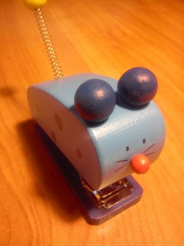 Mini Stapler Wooden Figure Mouse - Blue - Ideal For Kids &amp; School -Bnew FREE P&amp;P