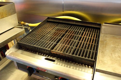 Starmax 6124rcbf 24&#034; radiant charbroiler - gas 80,000 btu- excellent condition! for sale