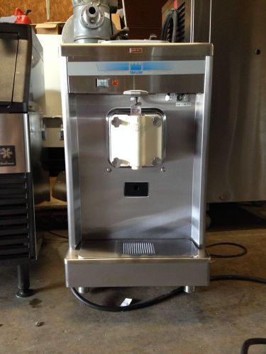 Taylor 702 Soft Serve Counter Top Frozen Yogurt Ice Cream Machine Working