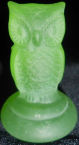 Green Vaseline glass Woodsie OWL Bird uranium figurine canary yellow screech art