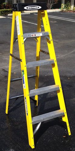 Ladder Werner 5&#039;, 225 lb, fiberglass